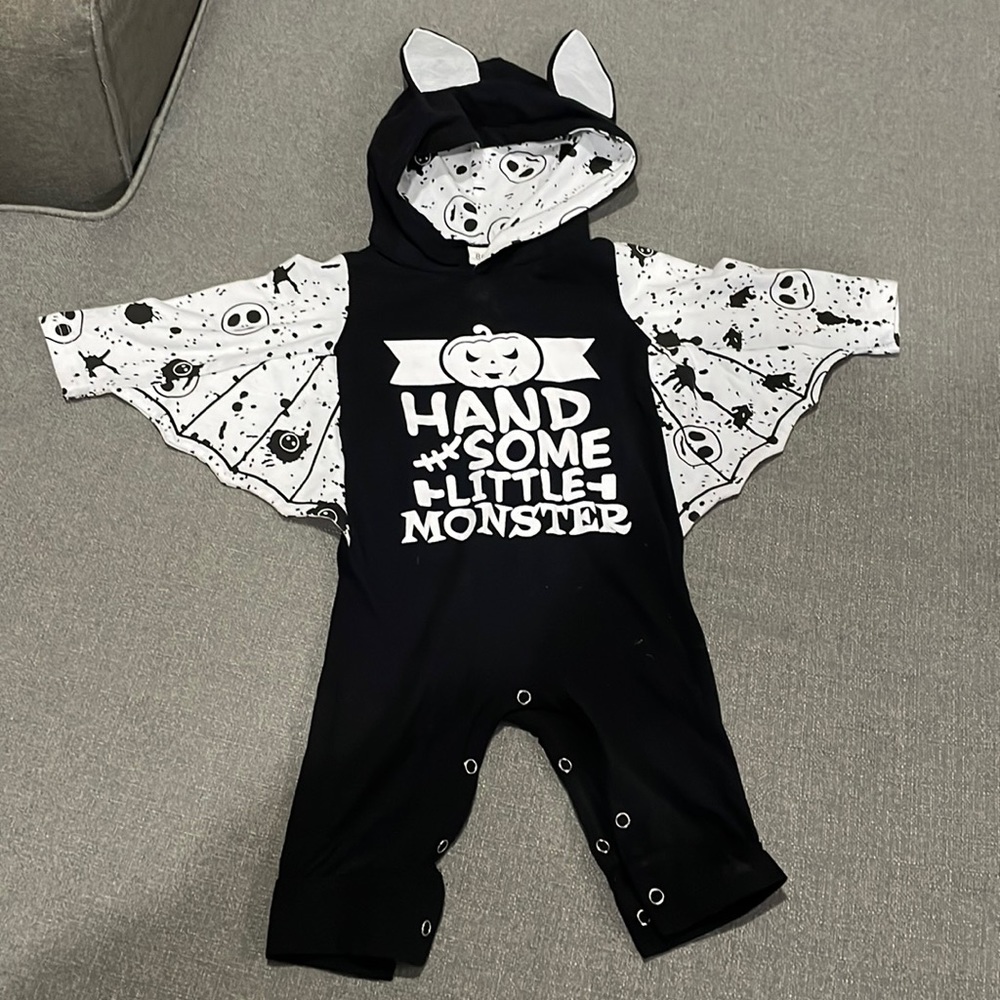 Black and White Halloween outfit Hand Some LITTLE MONSTER 80/12 months Bat